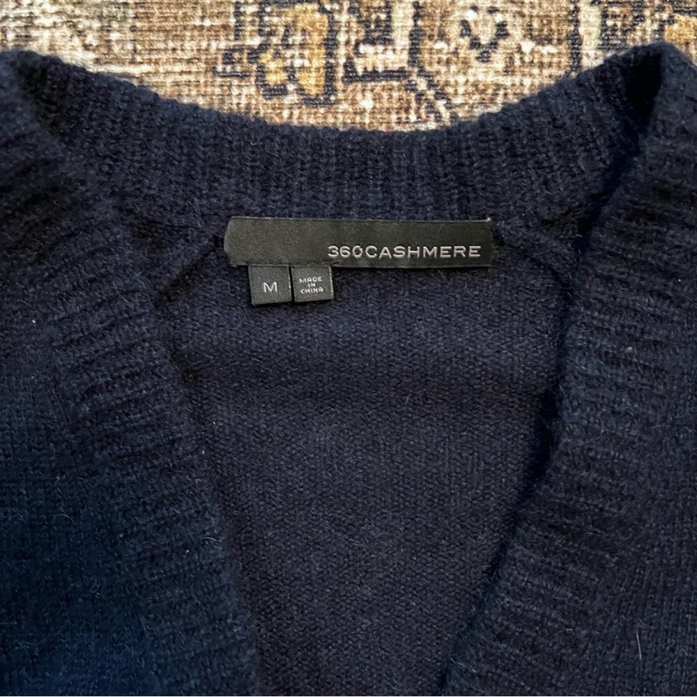 360 Cashmere V neck Sweater